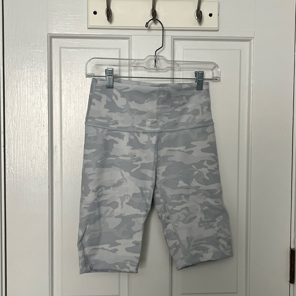 Lululemon Athletica Light Gray Camouflage Shorts- Wunder Under Ribbed 10”